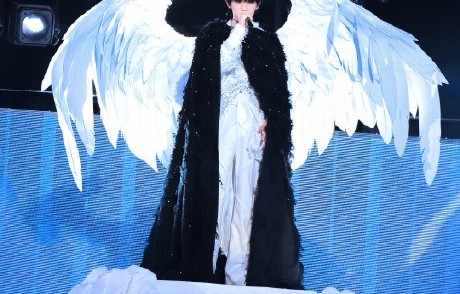 时代少年团演唱会上丁程鑫《人造神》舞台完整版哪里可以看？