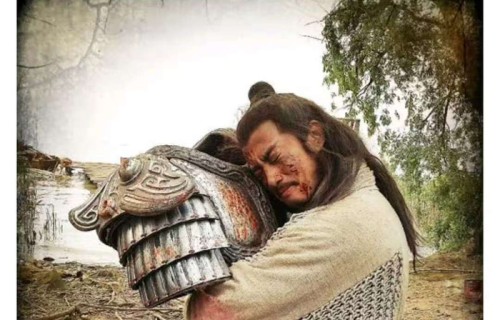 铠甲变“恋人”?何润东“直男写文”翻红背后的反差魅力|硬汉|尴尬|暧昧|血污|同居