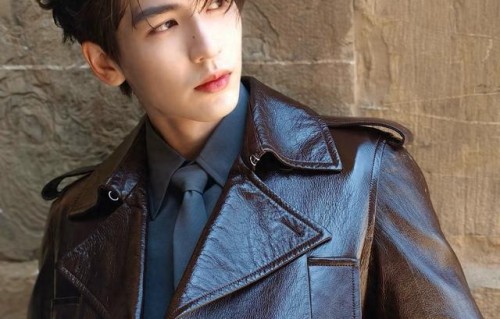 从理工学霸到95后顶流:张凌赫成名史，一部非科班逆袭教科书_粉黛青萝|古装|演技|爆款|建模