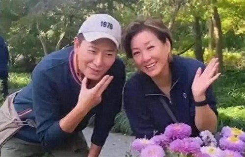 与李静牵手散步2个月，戴军自曝猛料，原来他和瞿颖状态一样