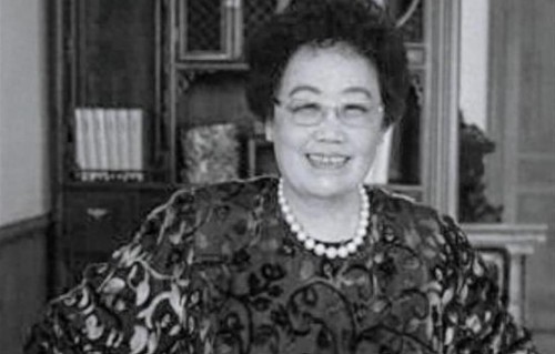 迟重瑞到底多爱陈丽华？一个细节彻底曝光：用身体为陈丽华挡马蜂