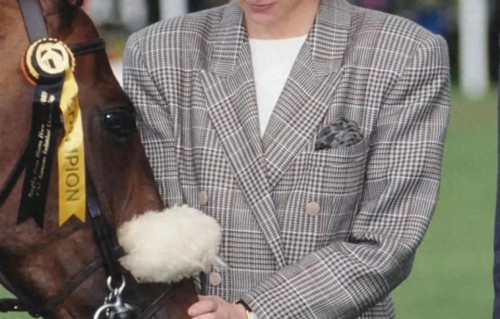 凯特王妃与婆婆戴安娜同穿千鸟纹：前者简约大气，后者高贵优雅