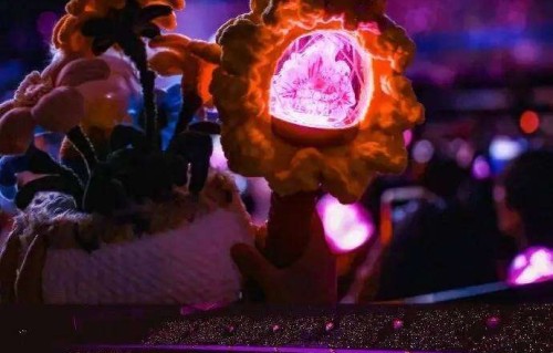 华晨宇深圳收官万人庆生,火星乐园2.0版蓝图首度曝光!_歌迷_演唱会_文化|巡演|宝贝|竖琴|生日