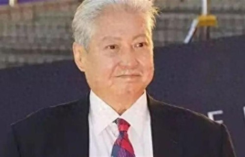 76岁洪金宝被指暴瘦，儿子洪天明回应：做了3次手术，手术期间不能吃东西