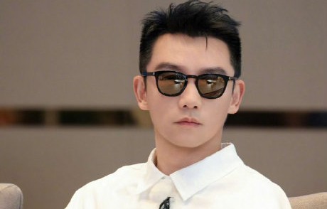 郑恺和李晨作为《奔跑吧》初代元老，各自的节目定位和贡献有何不同？